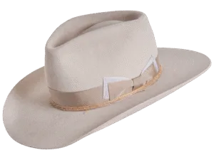 Roamer_Hybrid-Fedora_Western-Inspired-Brim_Angle The Roamer Hat in a front-angle perspective, showcasing the 11 cm teardrop fedora crown and premium rabbit felt craftsmanship. A perfect fusion of urban elegance and rugged character by Superior Hats.